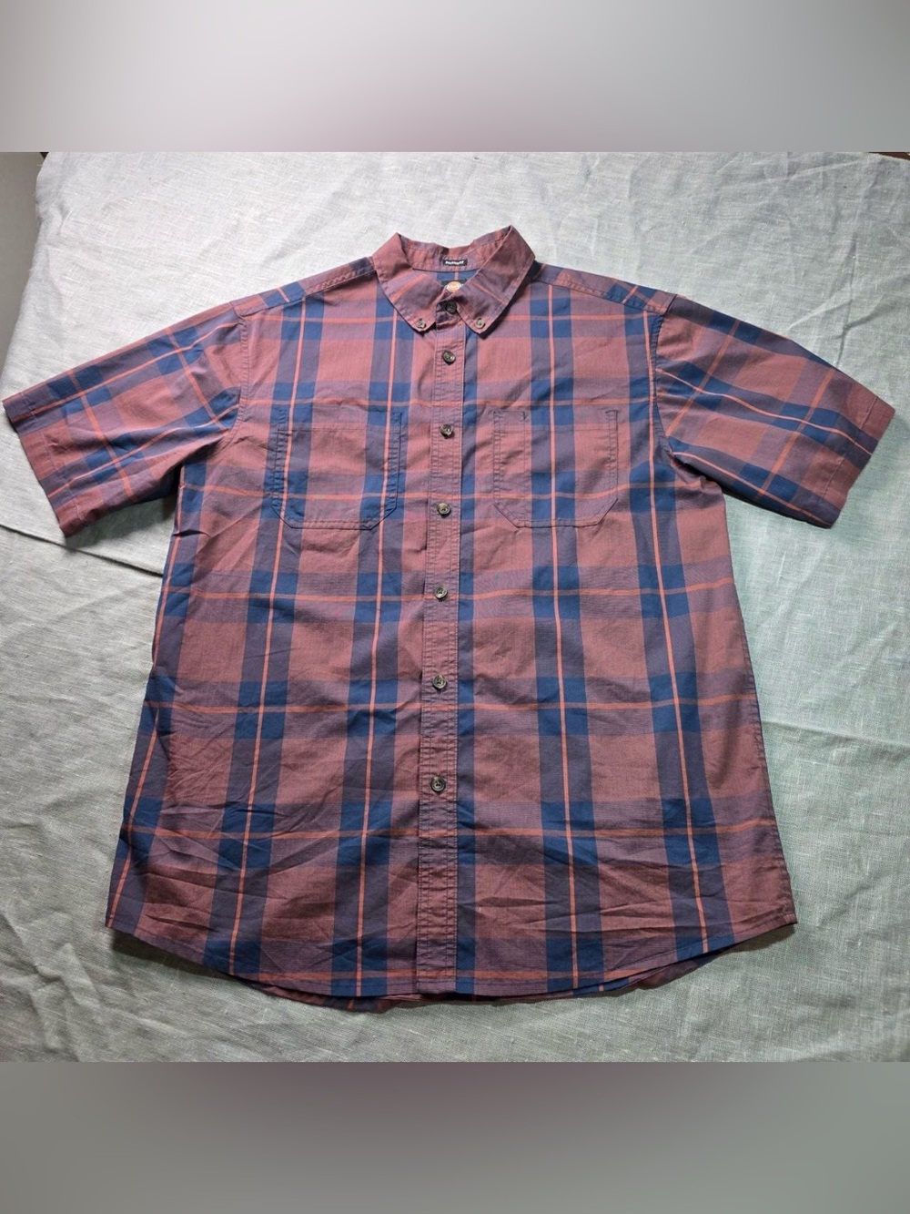 Dickies Mens Medium Plaid Short Sleeve Button Down Shirt Relaxed Fit Maroon Navy